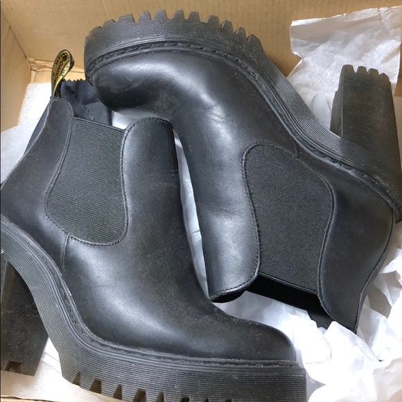 Dr. Martens Shoes - BARELY WORN Dr Martens HURSTON chelsea boot